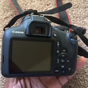 I’m selling a canon EOS rebel T7